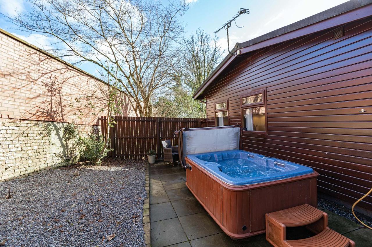 Bluebell Lodge 24 With Hot Tub Newton Stewart Esterno foto
